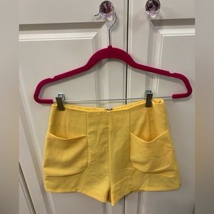SIS SIS Frock Candy Women’s Yellow Gold Back-zip Shorts Size S EUC